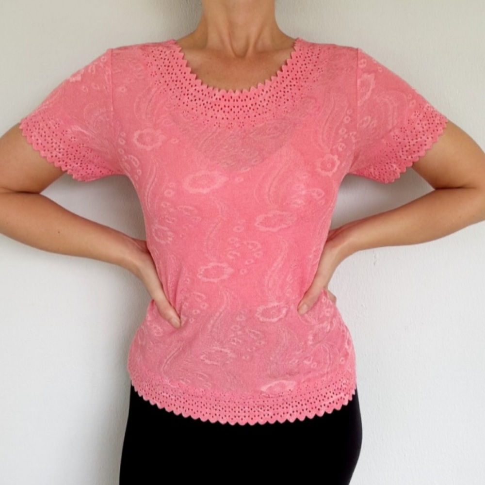 Pink Collection floral laser cut out scallop trim stretch short sleeve top PM